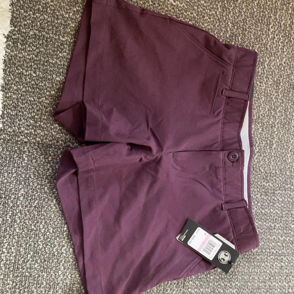 Under Armour Women’s Heat Gear 4 inch stretch short size 6 NWT
